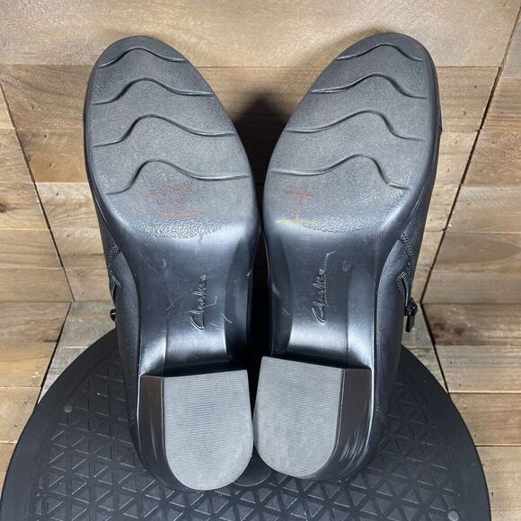 Clarks Shoes Women’s 8 M Emslie Warren Black Leather Block Heel Slip On Zip EUC - Picture 9 of 10